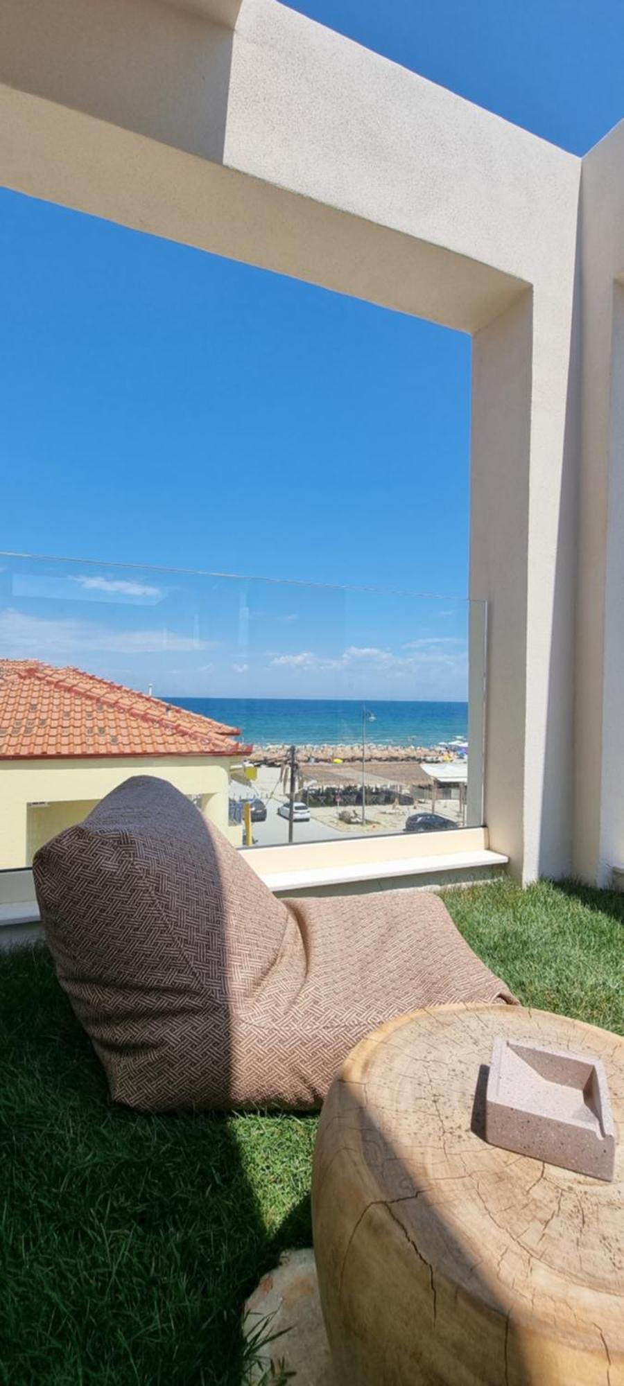 Aparthotel Pantheon Sea View à Neoi Poroi Chambre photo